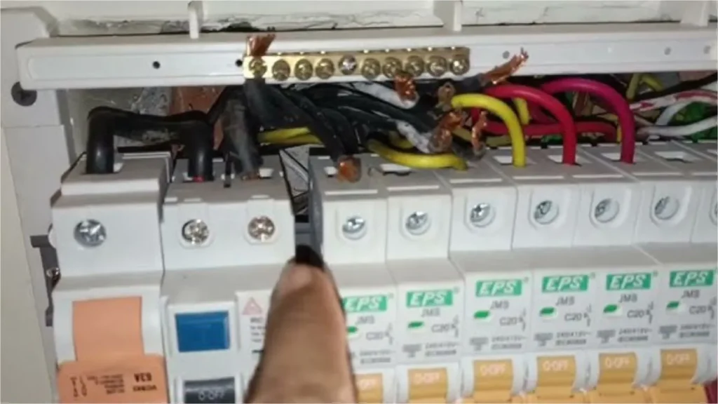 keselamatan dalam penggunaan suis elektrik tendang